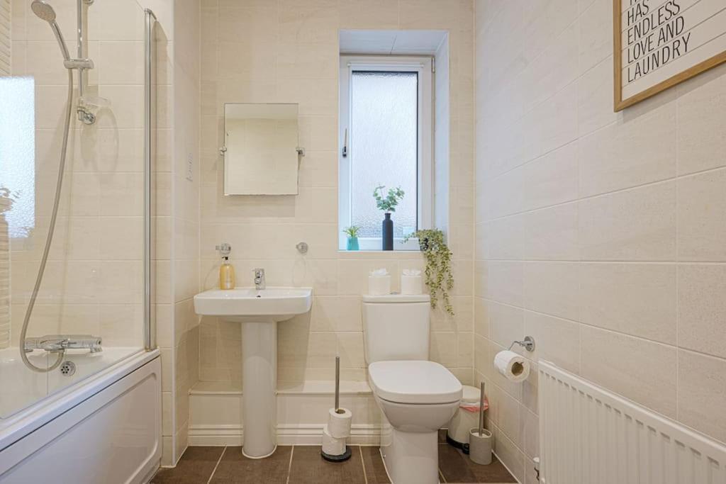 Luxury Campbell Park Apartments In Central Mk With Balcony, Free Parking & Smart Tv With Netflix By Yoko Property Milton Keynes Zewnętrze zdjęcie