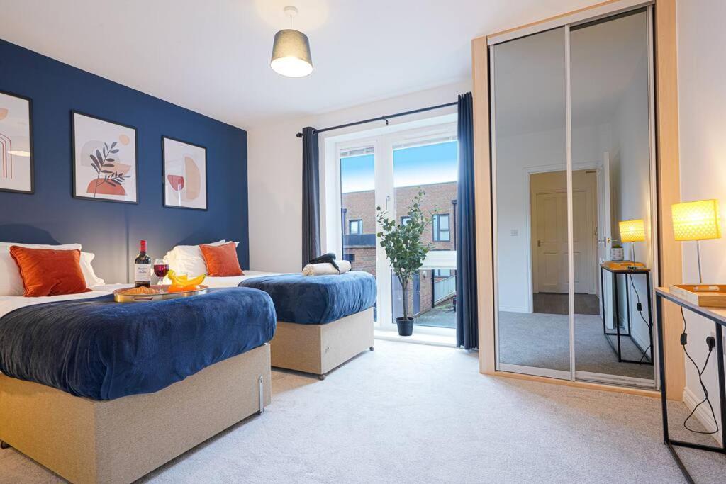 Luxury Campbell Park Apartments In Central Mk With Balcony, Free Parking & Smart Tv With Netflix By Yoko Property Milton Keynes Zewnętrze zdjęcie