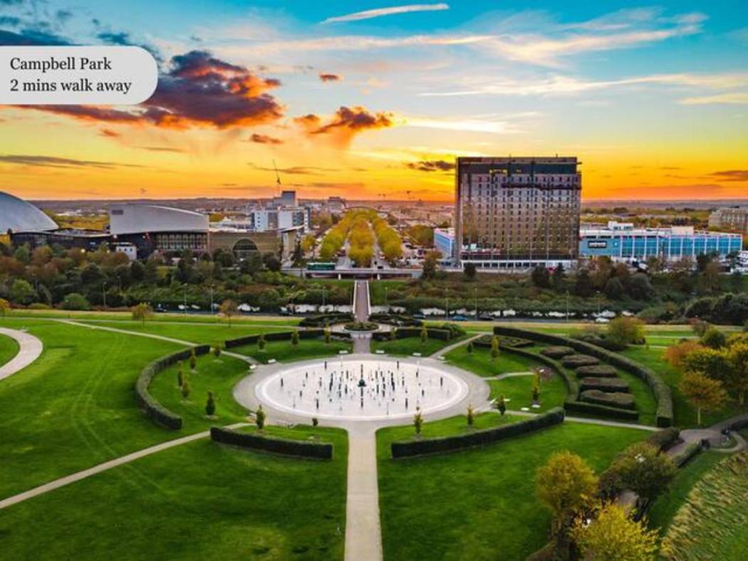 Luxury Campbell Park Apartments In Central Mk With Balcony, Free Parking & Smart Tv With Netflix By Yoko Property Milton Keynes Zewnętrze zdjęcie