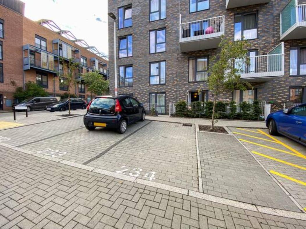 Luxury Campbell Park Apartments In Central Mk With Balcony, Free Parking & Smart Tv With Netflix By Yoko Property Milton Keynes Zewnętrze zdjęcie