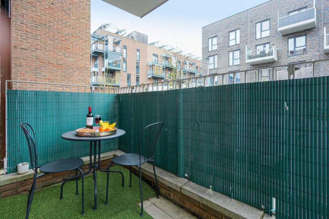 Luxury Campbell Park Apartments In Central Mk With Balcony, Free Parking & Smart Tv With Netflix By Yoko Property Milton Keynes Zewnętrze zdjęcie